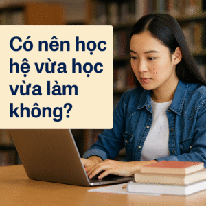 Sinh viên đang học laptop trong thư viện, ảnh bìa chủ đề có nên học hệ vừa học vừa làm không