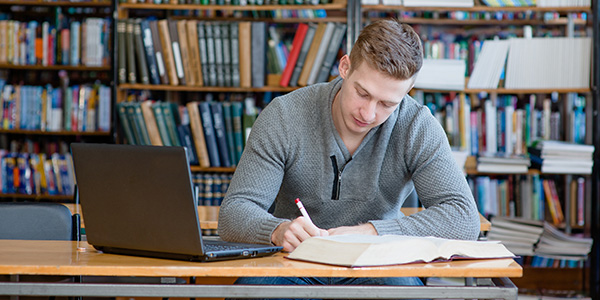 Có nên học hệ vừa học vừa làm không? 8 điều bạn cần biết trước khi chọn!